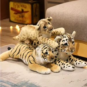 Alternative view of Sött och naturtroget lejon catamount gosedjur i liggande form med tiger- och leopardmotiv