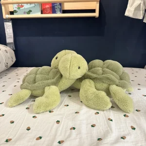 Tortoise som nyckelring, verklighetstrogen och söt, 35–40 cm