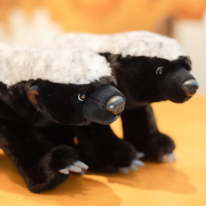 Honey badger gosedjur med naturtroget tecknat utseende, mjukt och kramvänligt, 40–50 cm 6 Honey badger gosedjur med naturtroget tecknat utseende, mjukt och kramvänligt, 40–50 cm - Bild 6