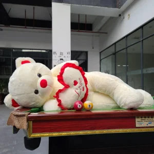 Alternative view of Kawaii björn gosedjur med LOVE-design, stor mjuk kramkudde som present, 80–100 cm