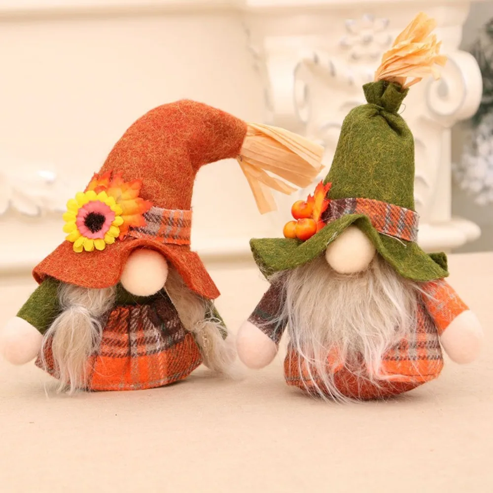 Djurfigurer som nyckelring, Pumpkin motif och Sunflower motif 23 Hösttomtar i orange och grönt visas sida vid sida med sina olika hattdekorationer.