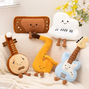 Söta gosedjur som instrumentkuddar: piano, saxofon, basgitarr, kinesisk cittra och pipa