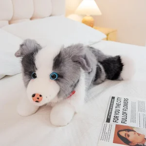 Border Collie-hund gosedjur, verklighetstroget och fluffigt liggande, 40–50 cm