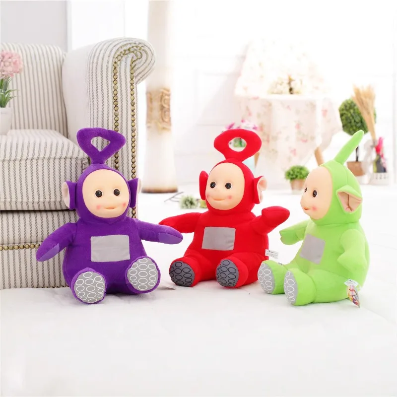 Flera figurvarianter av Teletubbies som gosedjur med kreativ och söt tecknad stil 28 Tre färgglada Teletubbies-gosedjur sitter tillsammans i ett ljust rum.