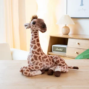 Giraffe gosedjur i liggande design, realistiskt och fluffigt vilddjursmotiv för soffan 15 Giraffe gosedjur i liggande design, realistiskt och fluffigt vilddjursmotiv för soffan