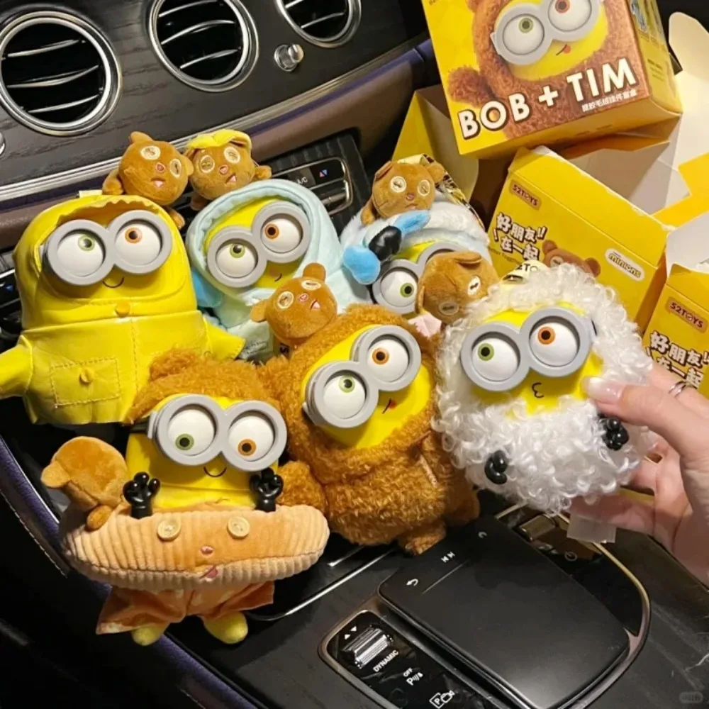 Minions Bob och Tim, fluffiga nyckelringar med cosplaykläder för barn och fans som present 24 Flera gulliga minion-plushar med olika kläder.