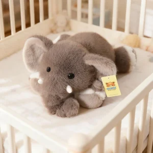 Liggande elefant gosedjur i tecknad stil som plyschkudde och sovkudde, 30–45 cm 15 Liggande elefant gosedjur i tecknad stil som plyschkudde och sovkudde, 30–45 cm