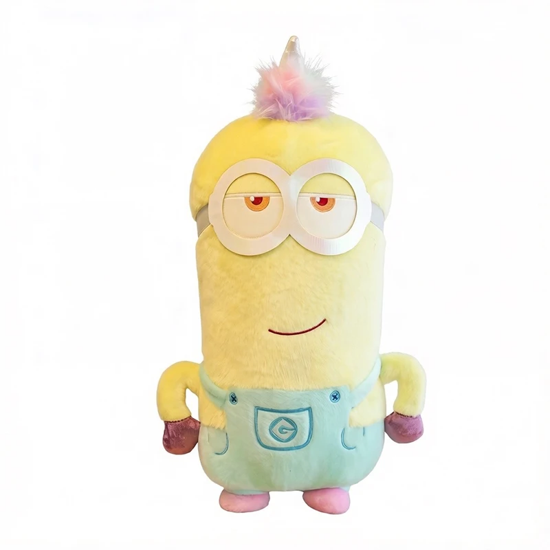 Licensierat Minions enhörning gosedjur i dräkt med regnbågshorn från Despicable Me 24 En Minionsfigur som enhörningsgosedjur stående upprätt.
