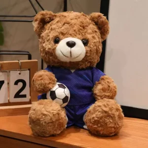 Björn gosedjur med fotbollstema, kawaii-design och lekfull animeinspirerad stil