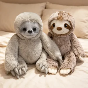 Fluffiga gosedjur i flera figurvarianter med leende och sittande eller liggande pose
