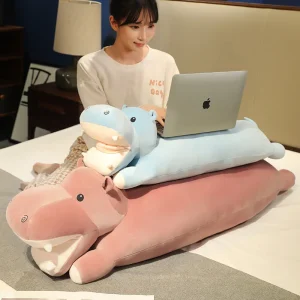Hippo gosedjur som lång kramkudde och ryggkudde, tecknad kawaii-design för sovrum 12 Hippo gosedjur som lång kramkudde och ryggkudde, tecknad kawaii-design för sovrum