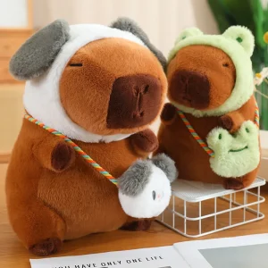 Kanin gosedjur i form av en capybara med kanin- och grodhatt som crossbodyväska, 50 cm