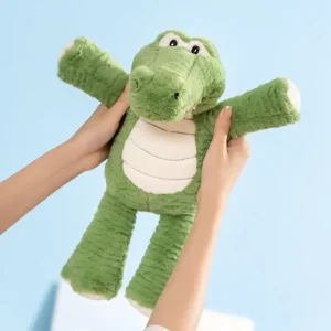 Krokodil gosedjur i söt, tecknad anime-stil som handgjord grön plyschkudde, 36 cm