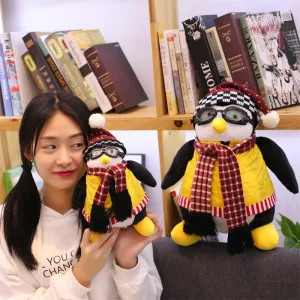 Friends Hugsy pingvin gosedjur för fans, Joeys vän med avtagbara kläder, 27–47 cm 13 Friends Hugsy pingvin gosedjur för fans, Joeys vän med avtagbara kläder, 27–47 cm