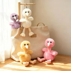 Söt och fluffig strutsfigur 20 cm som ryggsäcks- och väskhänge, dekoration för skrivbord