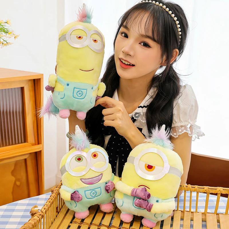 Licensierat Minions enhörning gosedjur i dräkt med regnbågshorn från Despicable Me 2 Licensierat Minions enhörning gosedjur i dräkt med regnbågshorn från Despicable Me - Bild 2