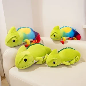 Chameleon gosedjur som mjuk kramkudde, söt knubbig ödla i tecknad krypande pose
