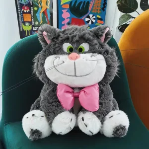 Alternative view of Katt gosedjur med Lucifer som motiv, fyllig kramkudde med rosa rosett, 40–50 cm