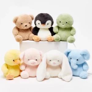 Katt gosedjur som sittande kudde med gris, elefant, sköldpadda, anka, kanin och pingvin