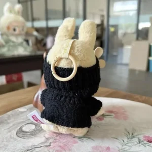 Björn som nyckelring, björn hat och Love sweater, 17 cm 19 Björn som nyckelring, björn hat och Love sweater, 17 cm