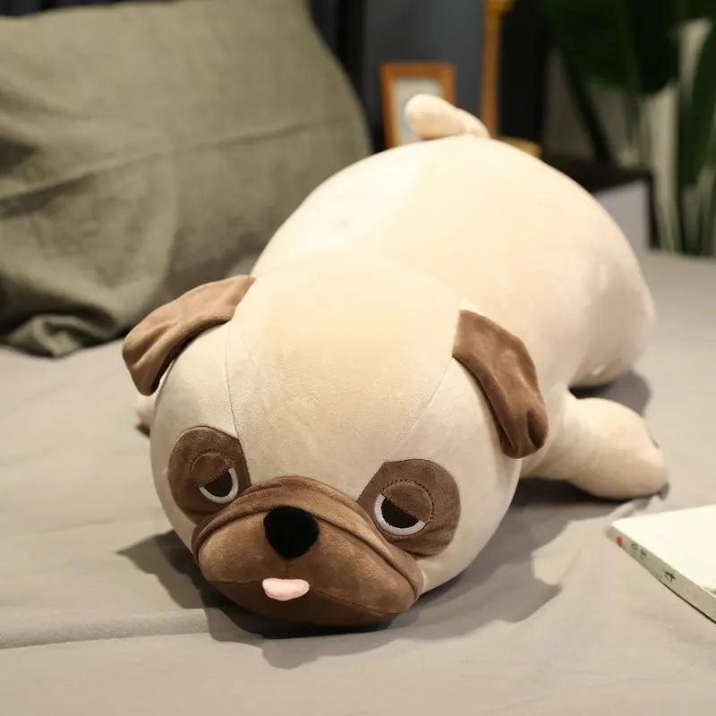 Hund gosedjur som plysch- och sovkudde i söt kawaii-stil med djurdesign, 55–90 cm 20 Visa den krämfärgade mopsens långa kropp och bruna ansiktsdetaljer.