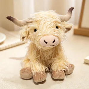 Ko gosedjur med lång, fluffig päls, realistisk Highlandstil och tre olika poser
