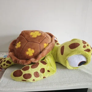 Sköldpadda gosedjur från Finding Nemo med originaldesign som mjuk filmfigur, 40 cm