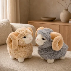 Får och lamm gosedjur som fluffig plyschkudde med söt, naturtrogen design, 15–30 cm