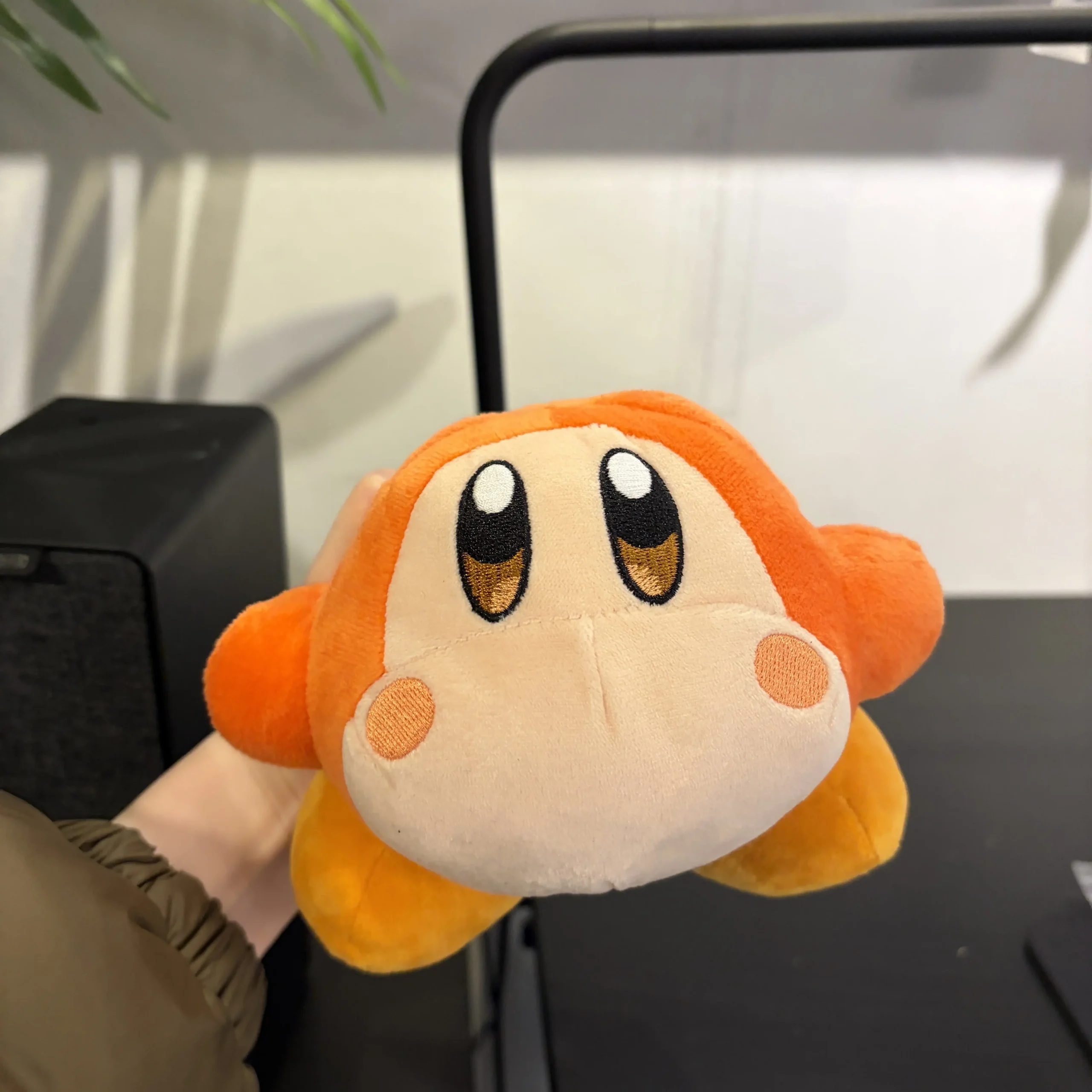 Samlarfigur i form av en orange Kirby-docka med arg min och tecknad spelstil 17 Samlarfigur i form av en orange Kirby-docka med arg min och tecknad spelstil - Bild 17