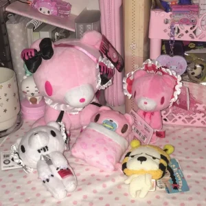 Rosa björngosedjur som ryggsäckshänge, med napp, kawaii- och blodtörstig stil, 10 cm