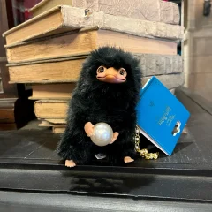 Svart Niffler-nyckelring med boll, hängande väskdekoration från Magic Academy