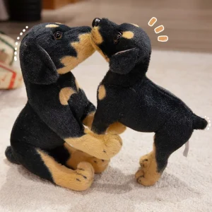 Rottweiler-hund gosedjur med realistiskt 3D-utseende, svart färg och stående pose