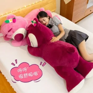 Disney Lotso björn gosedjur som jordgubbsinspirerad plyschkudde i tecknad stil 9 Disney Lotso björn gosedjur som jordgubbsinspirerad plyschkudde i tecknad stil