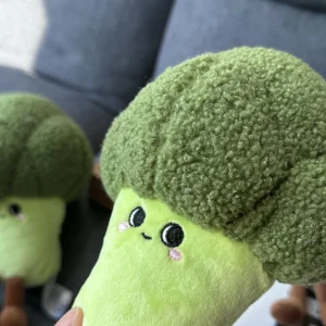 Mjuk broccolifigur som nyckelring i verklighetstrogen stil, flera figurvarianter 9 Mjuk broccolifigur som nyckelring i verklighetstrogen stil, flera figurvarianter