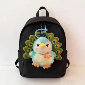 Maillardgrön Peacock-docka som ryggsäcksberlock, med dragfunktion för olika uttryck 10 Maillardgrön Peacock-docka som ryggsäcksberlock, med dragfunktion för olika uttryck