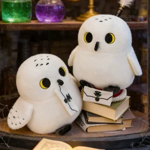 Ugglan Hedwig som gosedjur och kudde i kuvertform med halsduk i anime-stil, 25–60 cm 9 Ugglan Hedwig som gosedjur och kudde i kuvertform med halsduk i anime-stil, 25–60 cm
