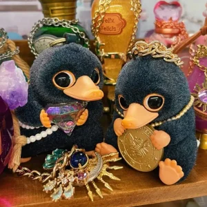 Niffler som flockad minifigur i Kawaii-stil, nyckelring från Smyckesmuseets serie 21 Niffler som flockad minifigur i Kawaii-stil, nyckelring från Smyckesmuseets serie
