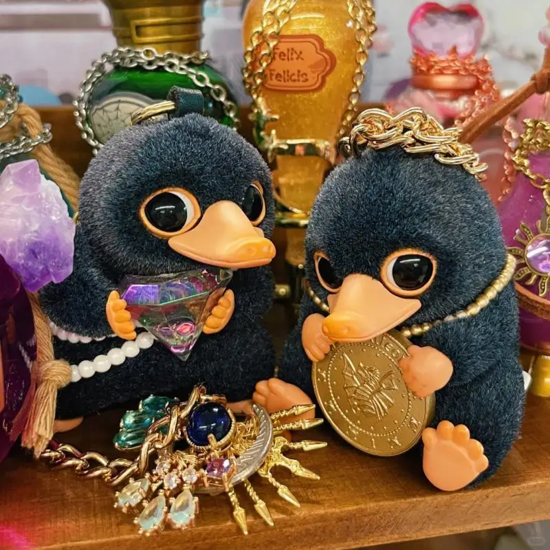 Niffler som flockad minifigur i Kawaii-stil, nyckelring från Smyckesmuseets serie 4 Niffler som flockad minifigur i Kawaii-stil, nyckelring från Smyckesmuseets serie - Bild 4