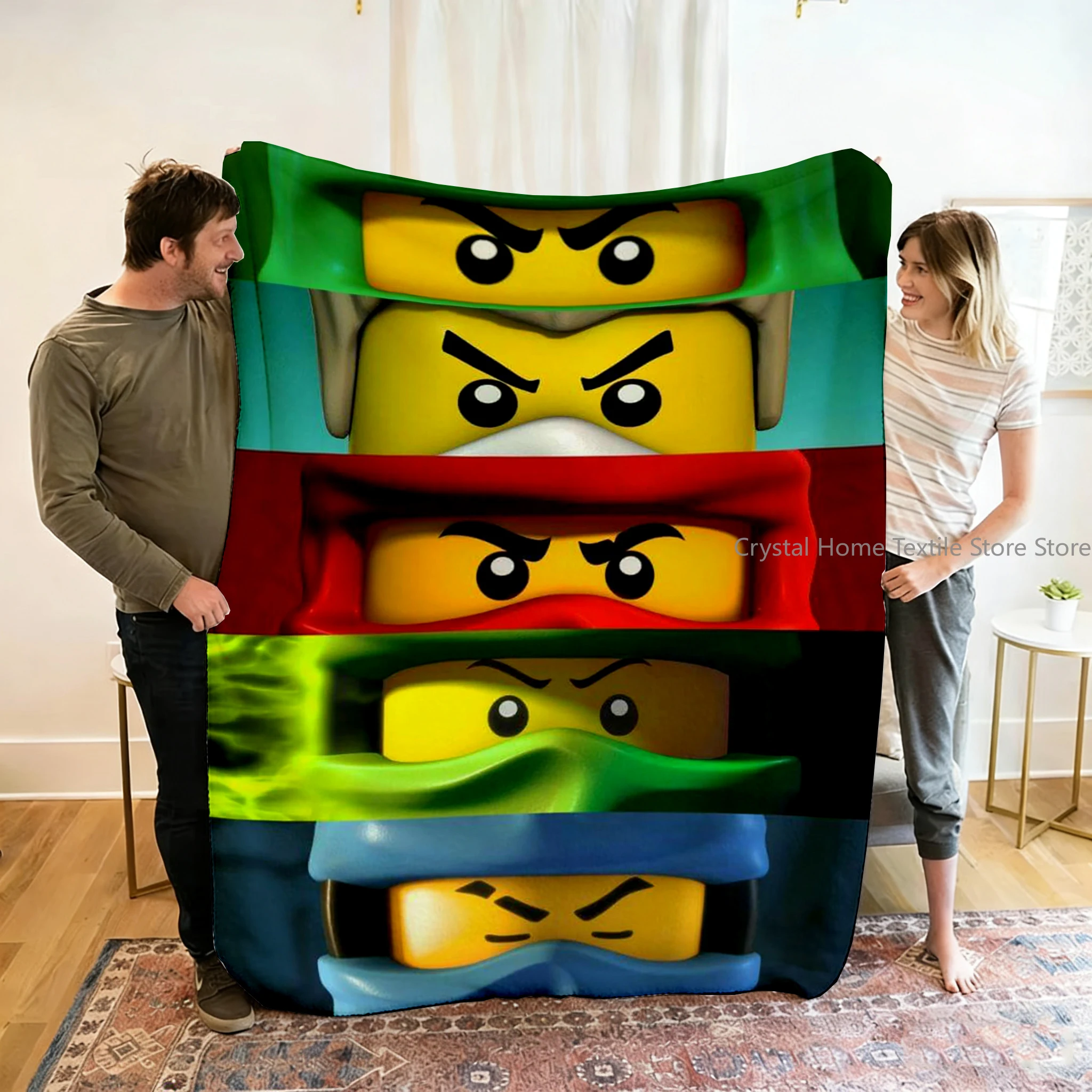 Filt med Ninjago-figurer i tecknad stil för soffa, vila och resor, 100–220 cm 60 Visa den gröna filten med rader av stiliserade ninjaportarätt.