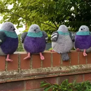 Robin gosedjur som mjuk plyschkudde i tecknad stil, fluffig och fyllig, 20 cm