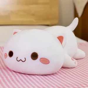 Katt gosedjur i liggande kawaiistil som mjuk kattkudde med gulligt, tecknat uttryck
