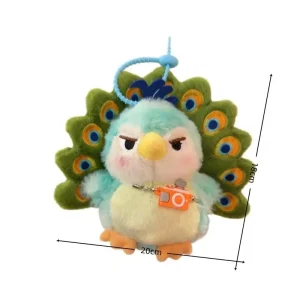 Maillardgrön Peacock-docka som ryggsäcksberlock, med dragfunktion för olika uttryck 13 Maillardgrön Peacock-docka som ryggsäcksberlock, med dragfunktion för olika uttryck