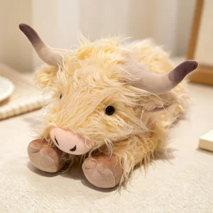 Ko gosedjur med lång, fluffig päls, realistisk Highlandstil och tre olika poser