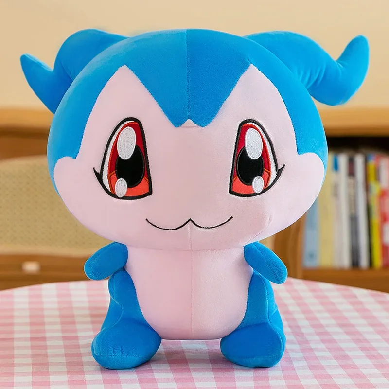 Chibimon drakekudde med anime- och tecknad karaktärsdesign från Digital Monster 19 Visa den blå figuren sittande på ett rutigt bord, med hela kroppen och ansiktet tydligt framme.