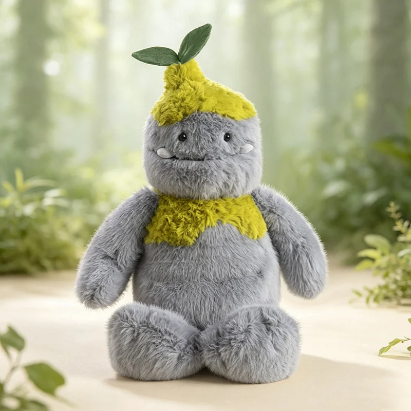 Gosedjur i flera figurvarianter, mjukt och grått med blad på huvudet, 65 cm 16 Visa den sittande grå skogsfiguren med gulgröna detaljer och blad på huvudet.