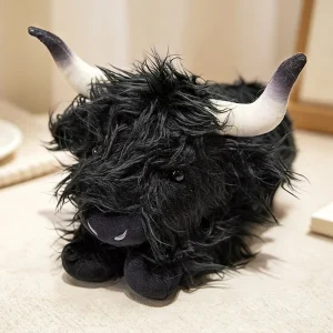 Ko gosedjur med lång, fluffig päls, realistisk Highlandstil och tre olika poser