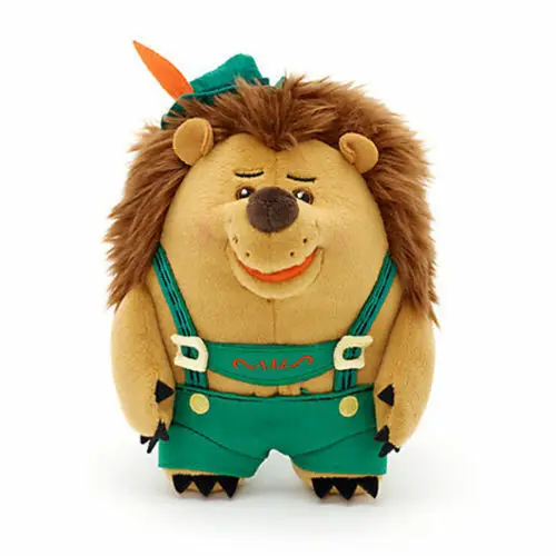 Disney-karaktärer gosedjur, prickle pants igelkott pixar 8 Helkroppsbild av en brun och beige igelkottsmjukis i grön outfit mot vit bakgrund.