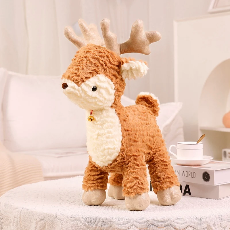 Hjort gosedjur, Christmas tree design och kawaii style, 30–50 cm 24 Brunvit ren i plysch med ljusa horn och liten bjällra.